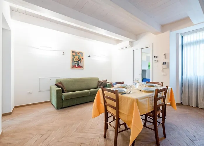 La Marina Apartment With Patio & Parking
