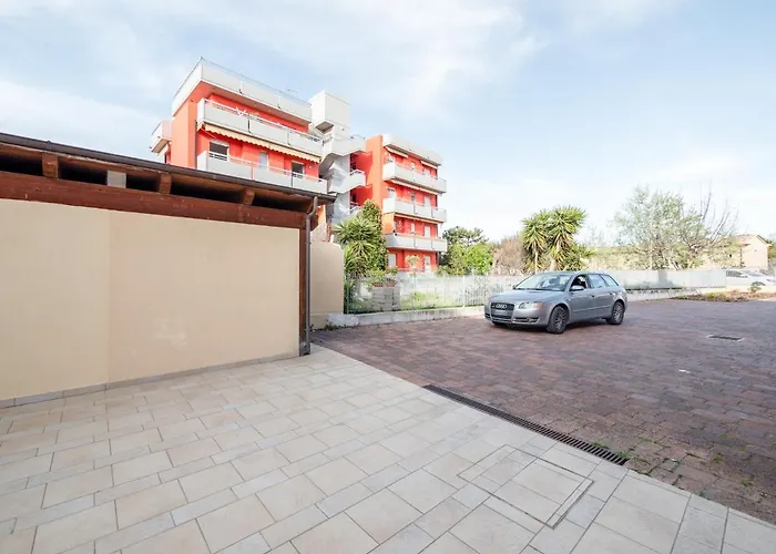 La Marina Apartment With Patio & Parking