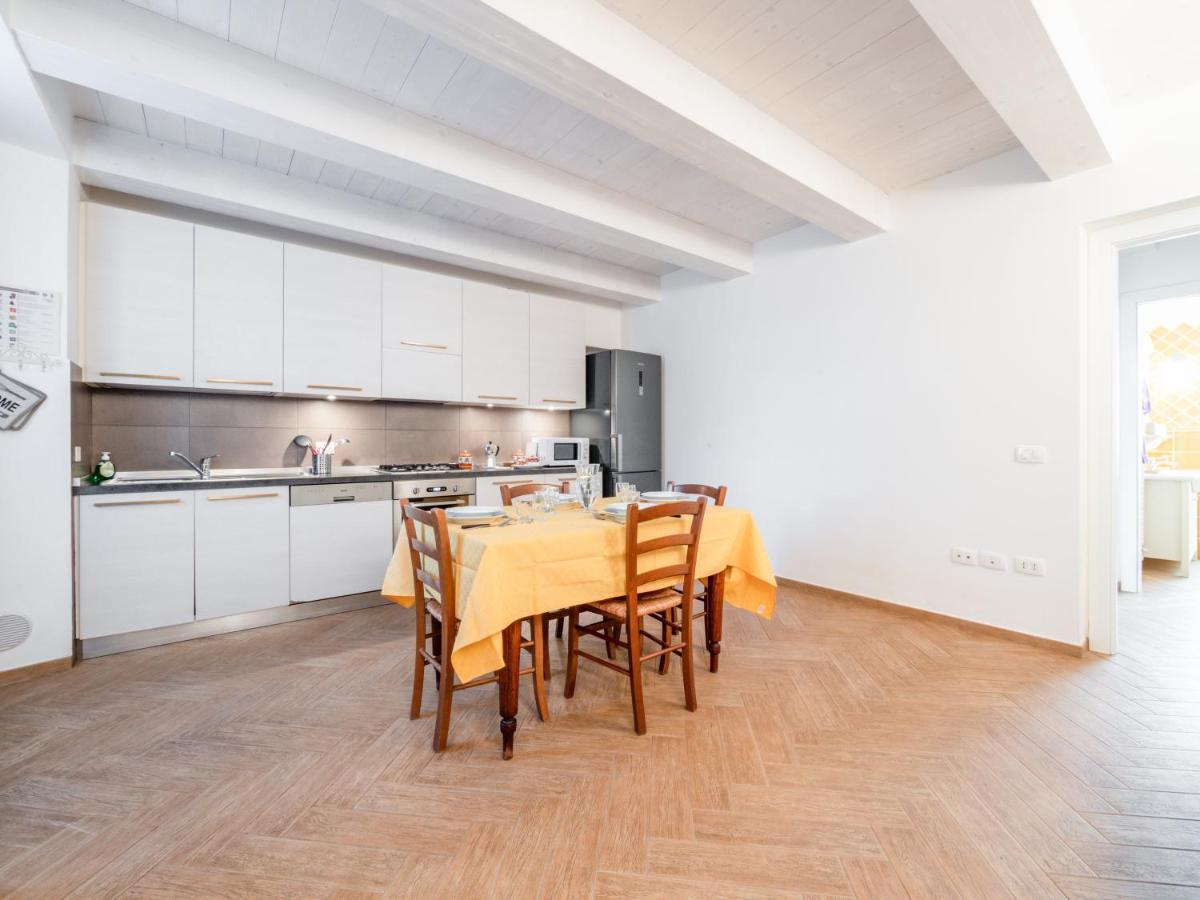 La Marina With Patio & Parking *